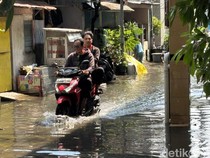 5 Jam Hujan Reda, Banjir di Nginden Surabaya Masih Sebetis Orang Dewasa