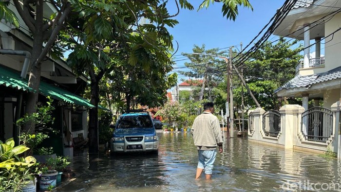 Banjir di kawasan Nginden Intan Surabaya