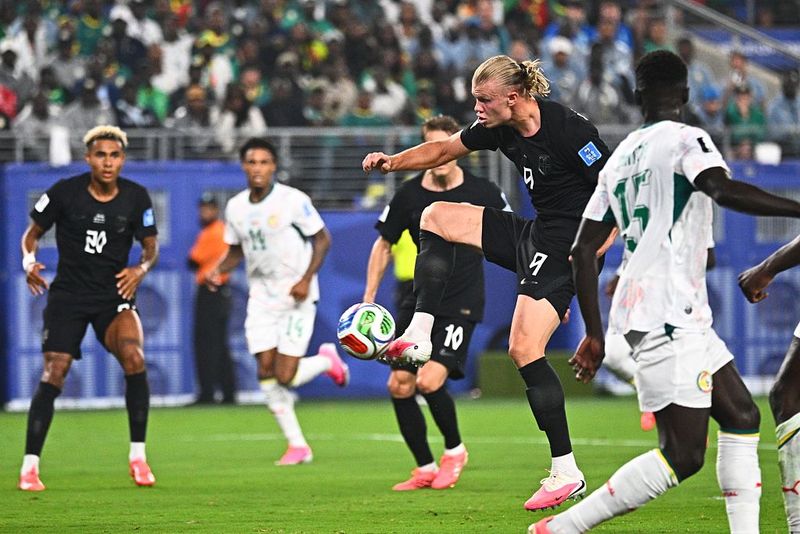 Sepak Bola, Putra, Piala Dunia 2026, Norwegia vs. Senegal, Babak Kualifikasi, Grup I, Pertandingan ke-2, Stadion New York-New Jersey, Erling Haaland (Norwegia) mencetak gol keduanya untuk menjadikan skor 3-1.