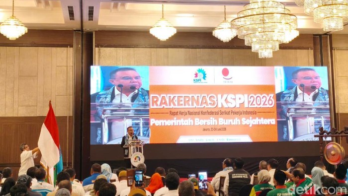 Dasco menghadiri Rapat Kerja Nasional (Rakernas) Konfederasi Serikat Pekerja Indonesia (KSPI) 2026 bersama Presiden KSPI Andi Gani Nena Wea di Hotel Acacia, Jakarta Pusat, Selasa (23/6/2026).