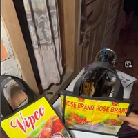 Inspiratif! Viral Ibu-ibu di Desa Olah Kemasan Plastik Bekas Minyak Jadi Cuan