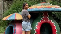Dominique Sanda Bikin Heboh! Flashback ke Lokasi Syuting Tuyul & Mbak Yul