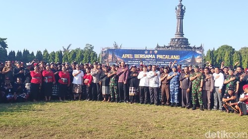 Gelaran apel bersama Polda Bali bersama Pecalang di Lapangan Renon, Selasa (23/6/2026). Dokumentasi Wibhi Leksono/detikBali