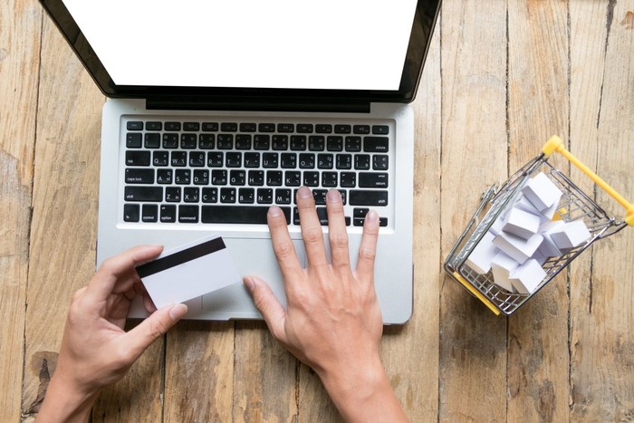 Ilustrasi belanja online