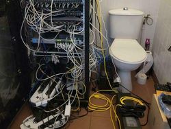 Tim IT Menangis! Foto-foto Instalasi Kabel Ini Bikin Geleng Kepala