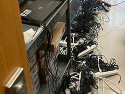 Tim IT Menangis! Foto-foto Instalasi Kabel Ini Bikin Geleng Kepala