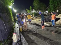 Kompak! Warga Pamekasan Swadaya Cor Jalan Rusak Sepanjang 250 Meter