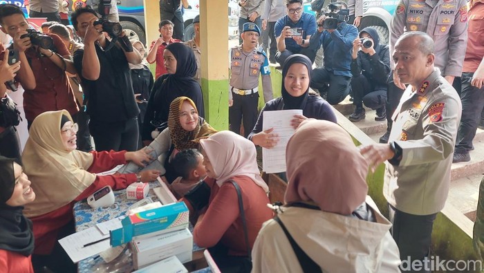 Kapolda Jawa Barat, Irjen Pol Rudi Setiawan cek pemeriksaan kesehatan gratis di Pasirlangu