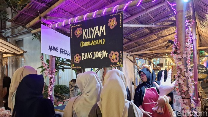 Kuliner kuyam (kuku ayam) di Pasar Kangen Jogja, Selasa (23/6/2026).