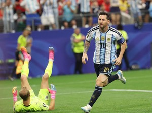 Brace Bersejarah Messi Bawa Argentina ke 32 Besar Piala Dunia 2026