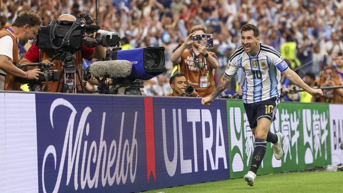 ARLINGTON, TEXAS - JUNE 22: Lionel Messi #10 of Argentina celebrates scoring his teams second goal during the FIFA World Cup 2026 Group J match between Argentina and Austria at Dallas Stadium on June 22, 2026 in Arlington, Texas. (Photo by Maja Hitij - FIFA/FIFA via Getty Images)