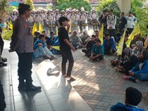 Mahasiswa Demo DPRD Lamongan, Soroti Hal Ini