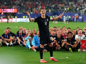 Video Di mana-mana Viking Row: Dari Piala Dunia hingga Parlemen Norwegia