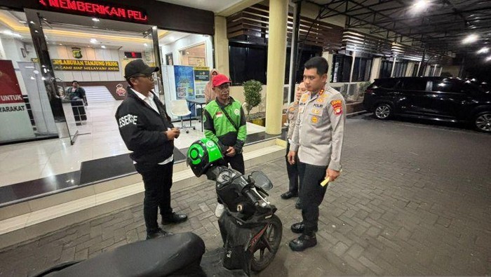 Motor pengemudi ojol, Sutrisno, dicuri pelaku berinisial WS. Pelaku mengiming-iming bayaran Rp 600 ribu dengan mengantar dari Tambun ke Priok. (Dok. Antara)