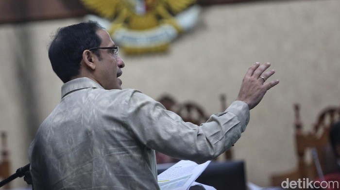 Mantan Menteri Pendidikan, Kebudayaan, Riset, dan Teknologi, Nadiem Anwar Makarim, kembali menjalani sidang lanjutan kasus dugaan korupsi pengadaan Chromebook di Pengadilan Tipikor Jakarta, Selasa (23/6/2026). Dalam persidangan tersebut, Nadiem memba