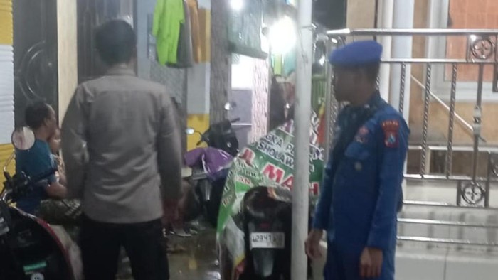 Suasana rumah nelayan yang hilang di lautan di Pohjentrek, Kabupaten Pasuruan