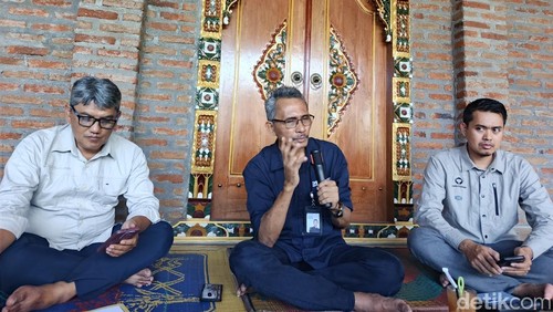 Kepala Perwakilan Ombudsman RI NTB, Dwi Sudarsono (tengah), saat menggelar kegiatan di Lombok Tengah.