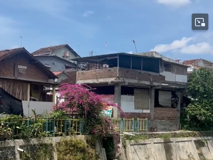 Aksi warga viral di Yogyakarta iuran Rp 2.000/hari untuk renovasi 165 rumah kumuh bantaran sungai. Kini gerakan mandiri ini sukses raih aset koperasi Rp 1,1 M.