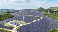 Instalasi panel surya tersebut merupakan bagian dari pengembangan energi terbarukan yang memanfaatkan lahan tidak produktif atau lahan tandus menjadi sumber pembangkit listrik ramah lingkungan. Proyek ini menjadi salah satu upaya China dalam memperluas kapasitas energi bersih untuk mendukung transisi dari energi fosil ke energi rendah emisi. CFOTO/Future Publishing via Gett/CFOTO