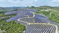 Dengan hadirnya instalasi panel surya di Zaozhuang, kawasan yang sebelumnya gersang kini bertransformasi menjadi bagian dari jaringan energi bersih yang mendukung kebutuhan listrik regional sekaligus mendukung agenda lingkungan global. CFOTO/Future Publishing via Gett/CFOTO