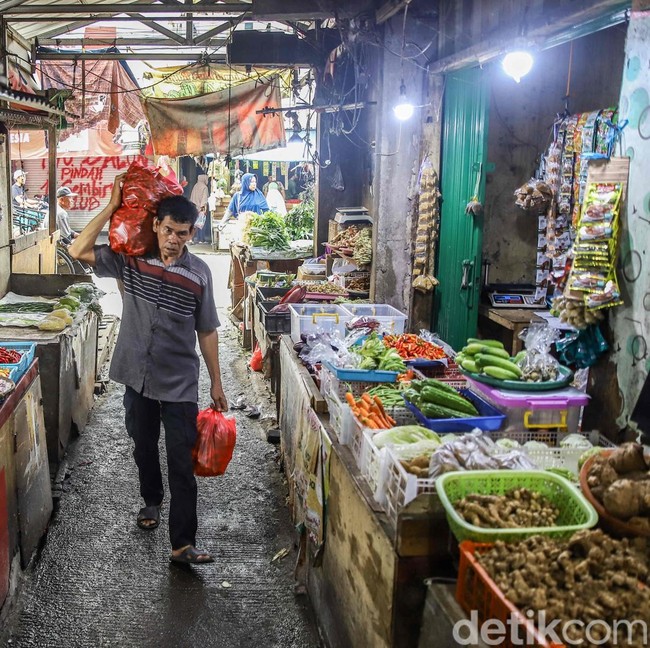 Pasar Warakas Sepi, Pedagang Keluhkan Daya Beli