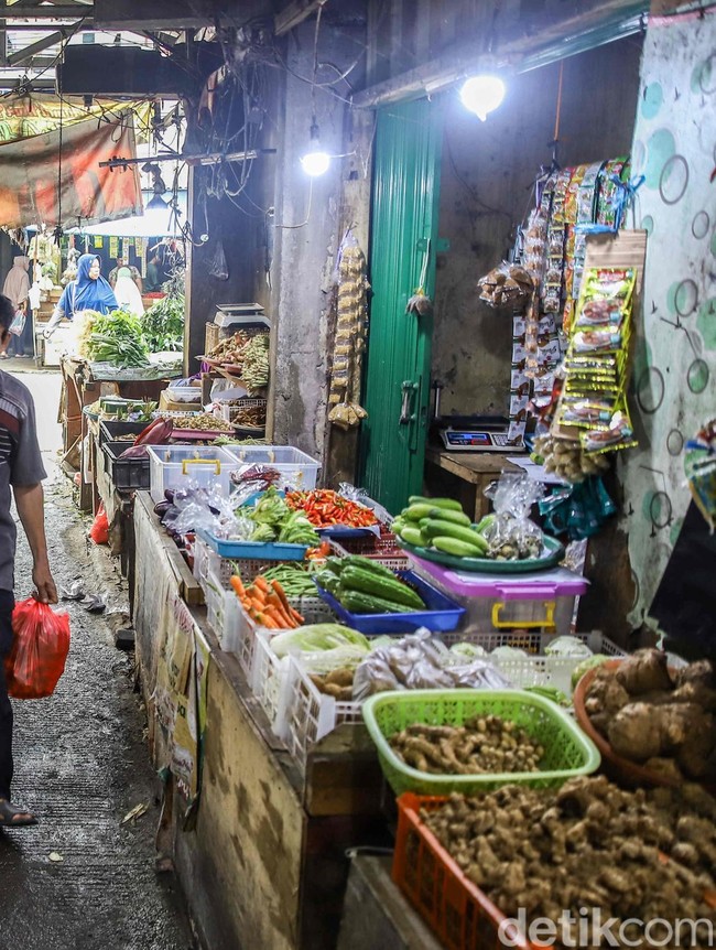 Pasar Warakas Sepi, Pedagang Keluhkan Daya Beli
