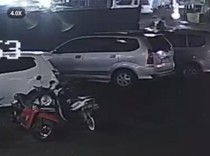 Terekam CCTV Aksi Bobol Mobil di Glenmore Banyuwangi