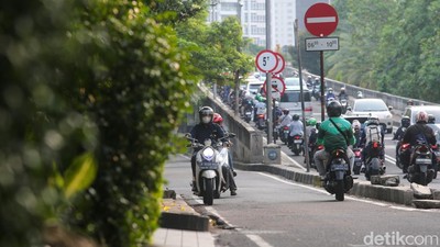 Pemotor Lawan Arah di Patal Senayan Bikin Resah