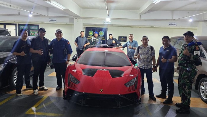 Penampakan Lamborghini hingga Alat Berat Milik Bos Tambang di Kalbar Disita Kejagung