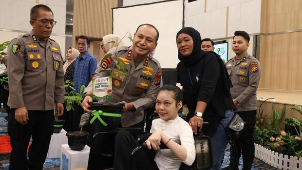 Polda Riau menggelar puncak bakti kesehatan dalam menyambut Hari Bhayangkara ke-80 dengan menghadirkan 14 layanan medis secara gratis. Polda Riau menggelar puncak bakti kesehatan dalam menyambut Hari Bhayangkara ke-80 dengan menghadirkan 14 layanan medis secara gratis. Kegiatan ini digelar di Hotel Central, Kota Pekanbaru, pada Selasa (23/6/2026).