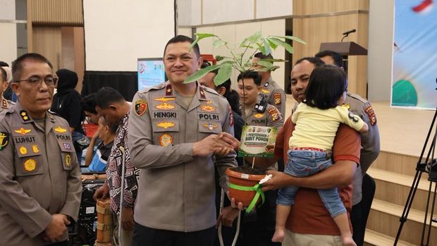 Polda Riau menggelar puncak bakti kesehatan dalam menyambut Hari Bhayangkara ke-80 dengan menghadirkan 14 layanan medis secara gratis. Polda Riau menggelar puncak bakti kesehatan dalam menyambut Hari Bhayangkara ke-80 dengan menghadirkan 14 layanan medis secara gratis. Kegiatan ini digelar di Hotel Central, Kota Pekanbaru, pada Selasa (23/6/2026).