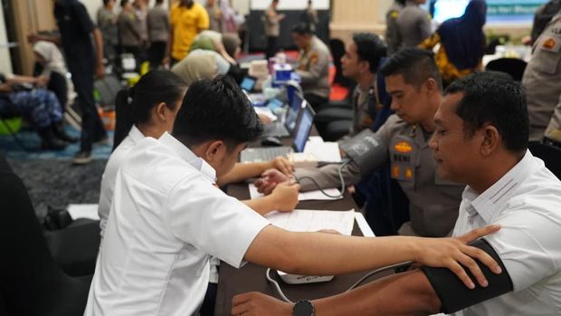Polda Riau menggelar puncak bakti kesehatan dalam menyambut Hari Bhayangkara ke-80 dengan menghadirkan 14 layanan medis secara gratis. Polda Riau menggelar puncak bakti kesehatan dalam menyambut Hari Bhayangkara ke-80 dengan menghadirkan 14 layanan medis secara gratis. Kegiatan ini digelar di Hotel Central, Kota Pekanbaru, pada Selasa (23/6/2026).