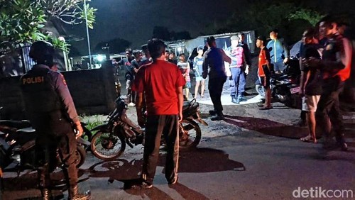 Polisi bersama pecalang mengamankan sejumlah pelajar SMP yang dilaporkan warga melakukan aksi balap liar di Klungkung, Bali, Minggu (21/6/2026).