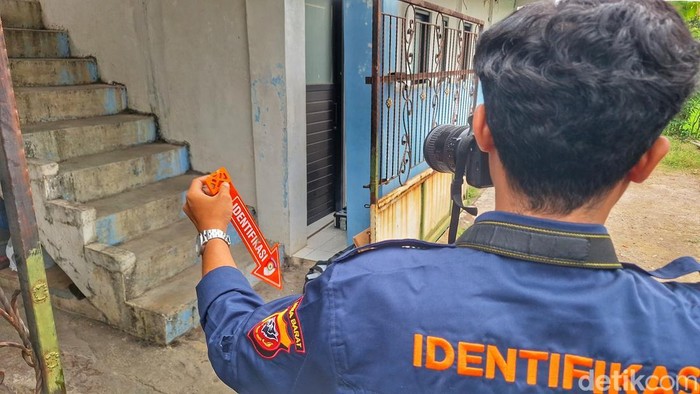 Polisi lakukan olah TKP di lokasi penyekapan dan penganiayaan wanita di Kabupaten Bandung