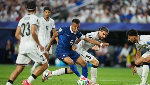 Soccer Football - FIFA World Cup 2026 - Group I - France v Iraq - Philadelphia Stadium, Philadelphia, Pennsylvania, U.S. - June 22, 2026 Frances Kylian Mbappe in action with Iraqs Akam Hashim IMAGN IMAGES via Reuters/James Lang