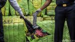 Ribuan Bal Pakaian Bekas Impor Ilegal Disita dari Jakarta dan Kalbar