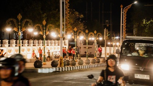 Sebanyak 75 lampu trotoar di kawasan Titik Nol Kota Singaraja resmi dinyalakan, Selasa (23/6/2026). (Wijaya Kusuma/detikBali)