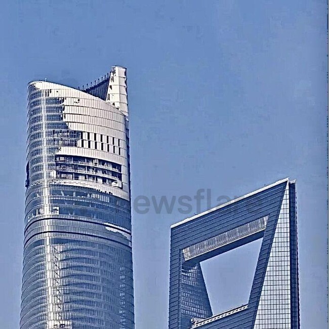 Foto: Saat Gedung Tertinggi di China Sempat Membeku Seperti Es Batu!