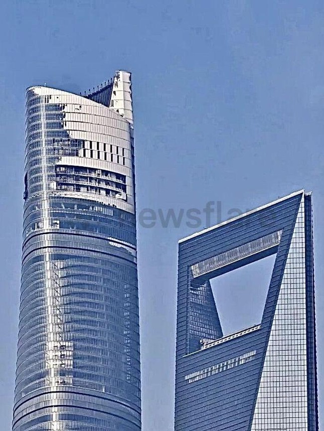 Foto: Saat Gedung Tertinggi di China Sempat Membeku Seperti Es Batu!