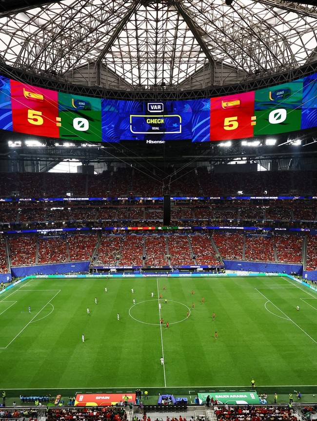 Foto: Stadion Piala Dunia yang Bentuk Atapnya Mirip Lensa Kamera
