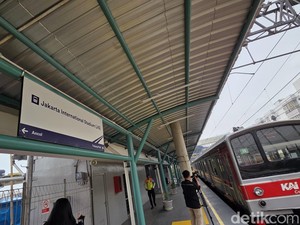 JPO Stasiun JIS Ditutup Saat Konser The Weeknd, Penonton Bisa Naik Shuttle