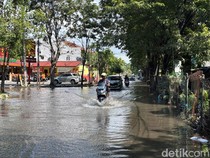 Surabaya Dilanda Banjir Hingga Siang
