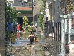 Sejumlah Titik di Surabaya Banjir, Ketinggian Air Capai 50 Cm