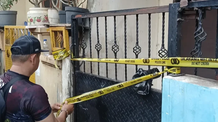 Wanita berinisial R (40) di Jakbar dibunuh suami sirinya, ES (30). Kasus itu bermula dari keributan rumah tangga karena pelaku ES menggunakan narkoba. (dok Polsek Tambora)