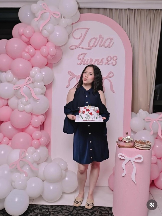 8 Potret Adhisty Zara Rayakan Ultah ke-23, Baby Bump Curi Atensi