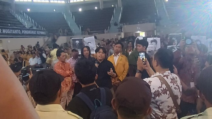 Aksi mahasiswa memprotes kunjungan Wamen HAM di Unmul Samarinda.