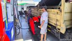 Truk-truk Antre Isi Solar di Beberapa SPBU Kota Surabaya