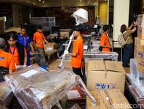 Video: Perabot Eks Hotel Sultan Mulai Diangkut, Ada Kasur hingga Gamelan