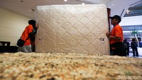 Proses pemindahan tersebut merupakan bagian dari upaya pengosongan seluruh aset yang masih tersimpan di dalam bangunan eks Hotel Sultan.