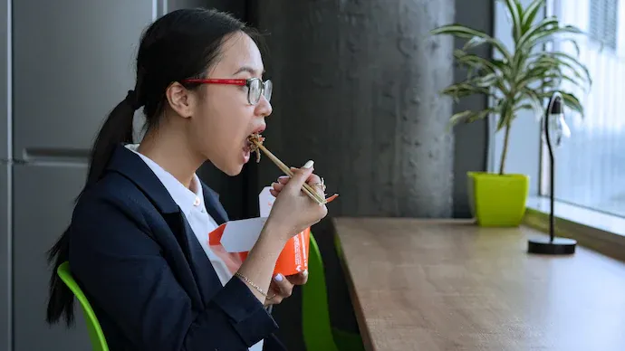 Telat Makan Siang 1 Menit, Tambah Kerja 1 Jam!